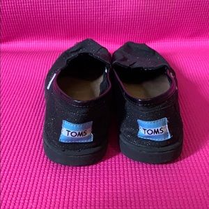 Black sparkly toms